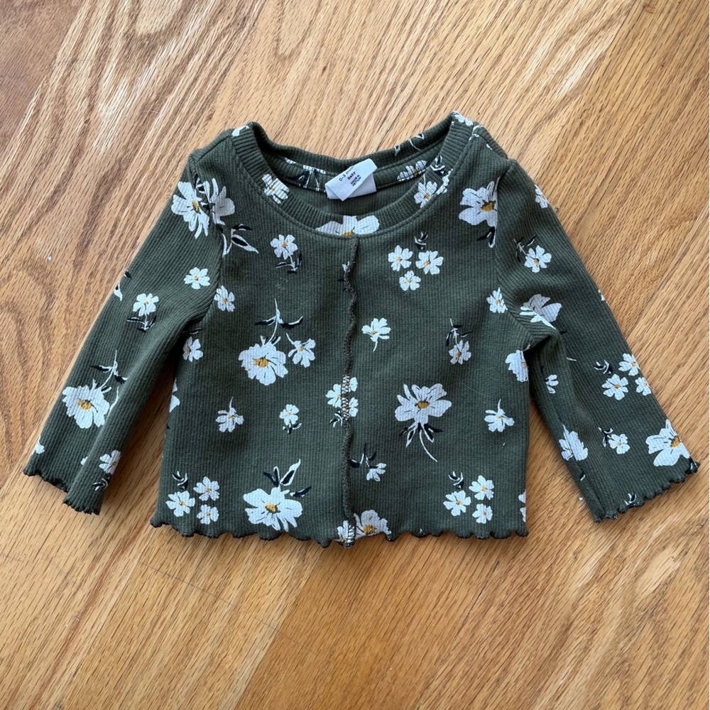 Green floral top 0-3 months
